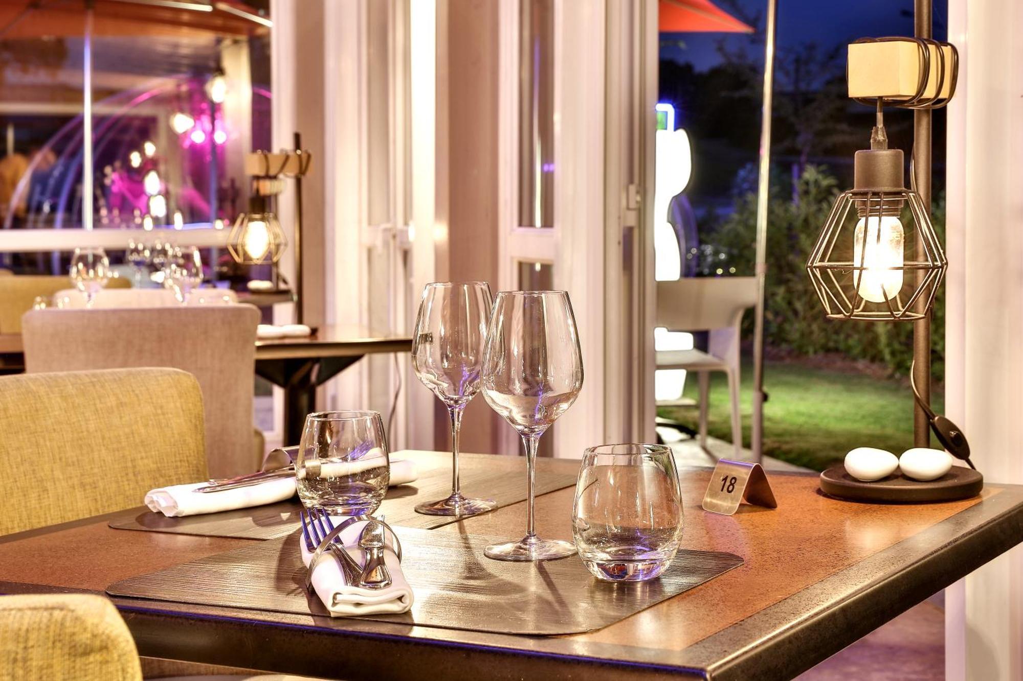 Hotel-Restaurant Logis Europa Maussac Exterior photo